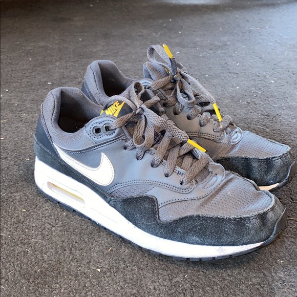 Nike Air Shoes. - Picture 3 of 8